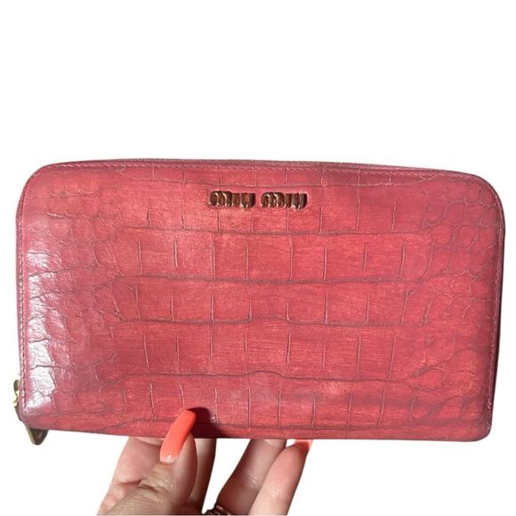 Miu Miu pink Croc-Embossed Wallet - Picture 1 of 13